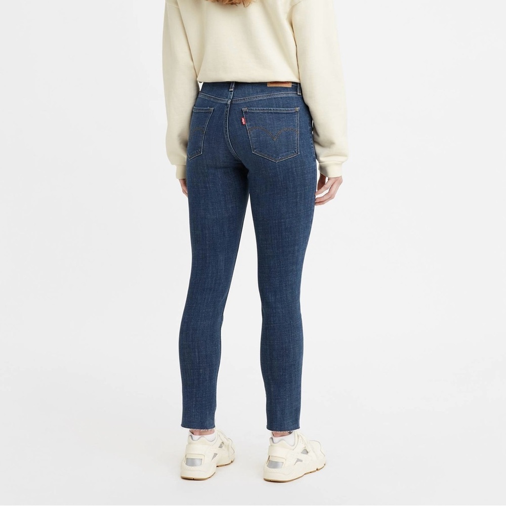 Levi's Women's Skinny Jeans in Dark Blue Wash